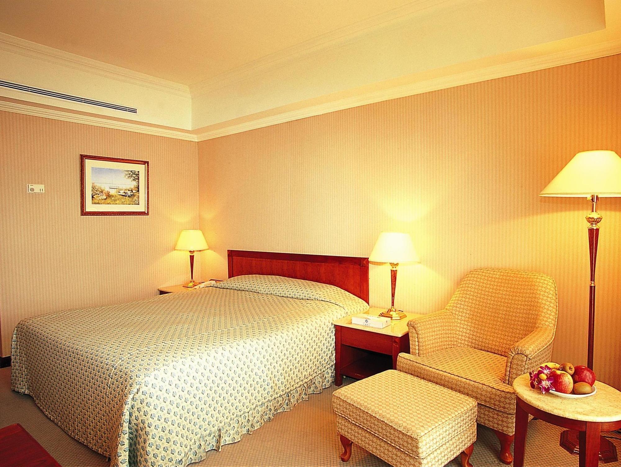 Grand Boss Hotel Yilan Екстер'єр фото
