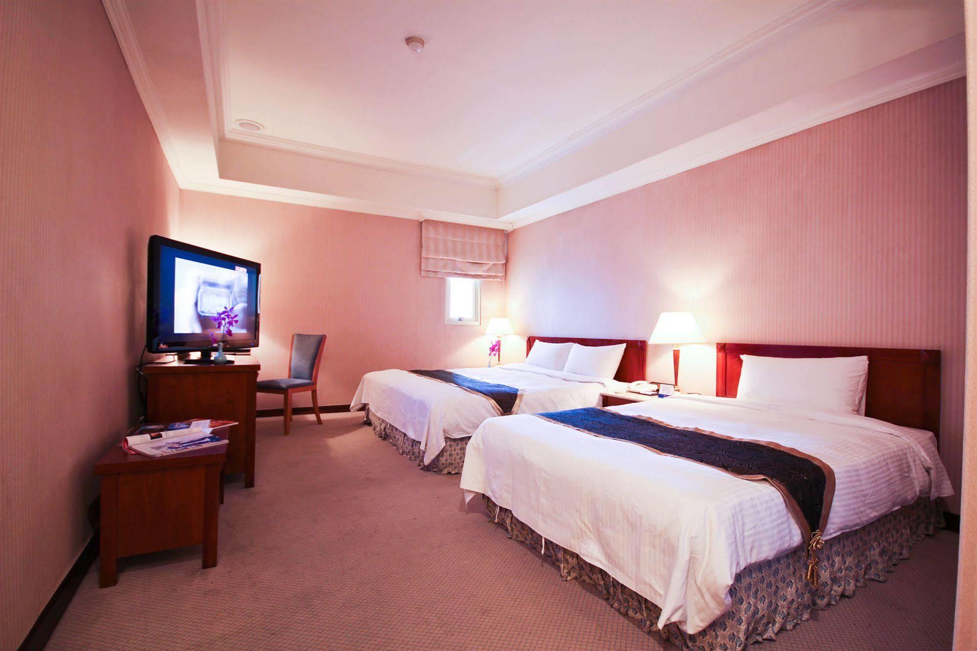 Grand Boss Hotel Yilan Екстер'єр фото