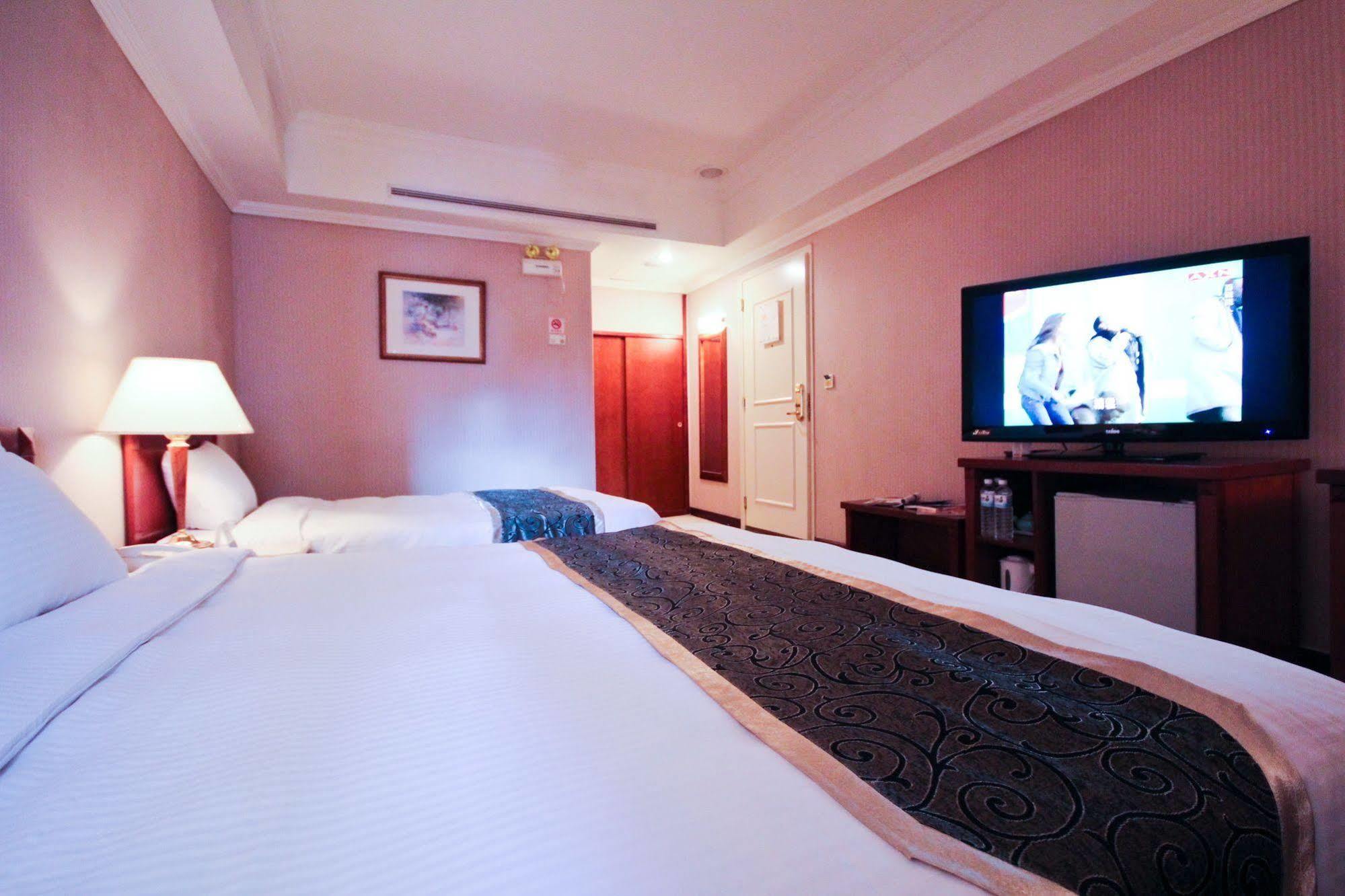 Grand Boss Hotel Yilan Екстер'єр фото